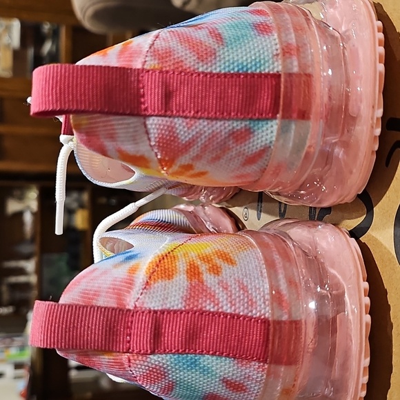 👟LA SHEELAH Multi-Color Sneakers_SIze 8 - New in Box!! - Picture 5 of 8